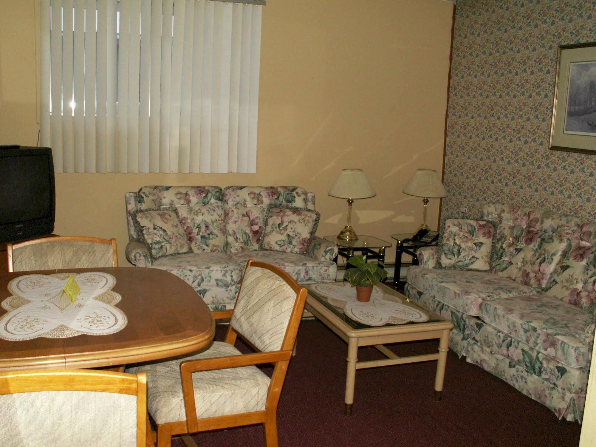 Sand Castle Suites Motel Port Elgin Bagian luar foto