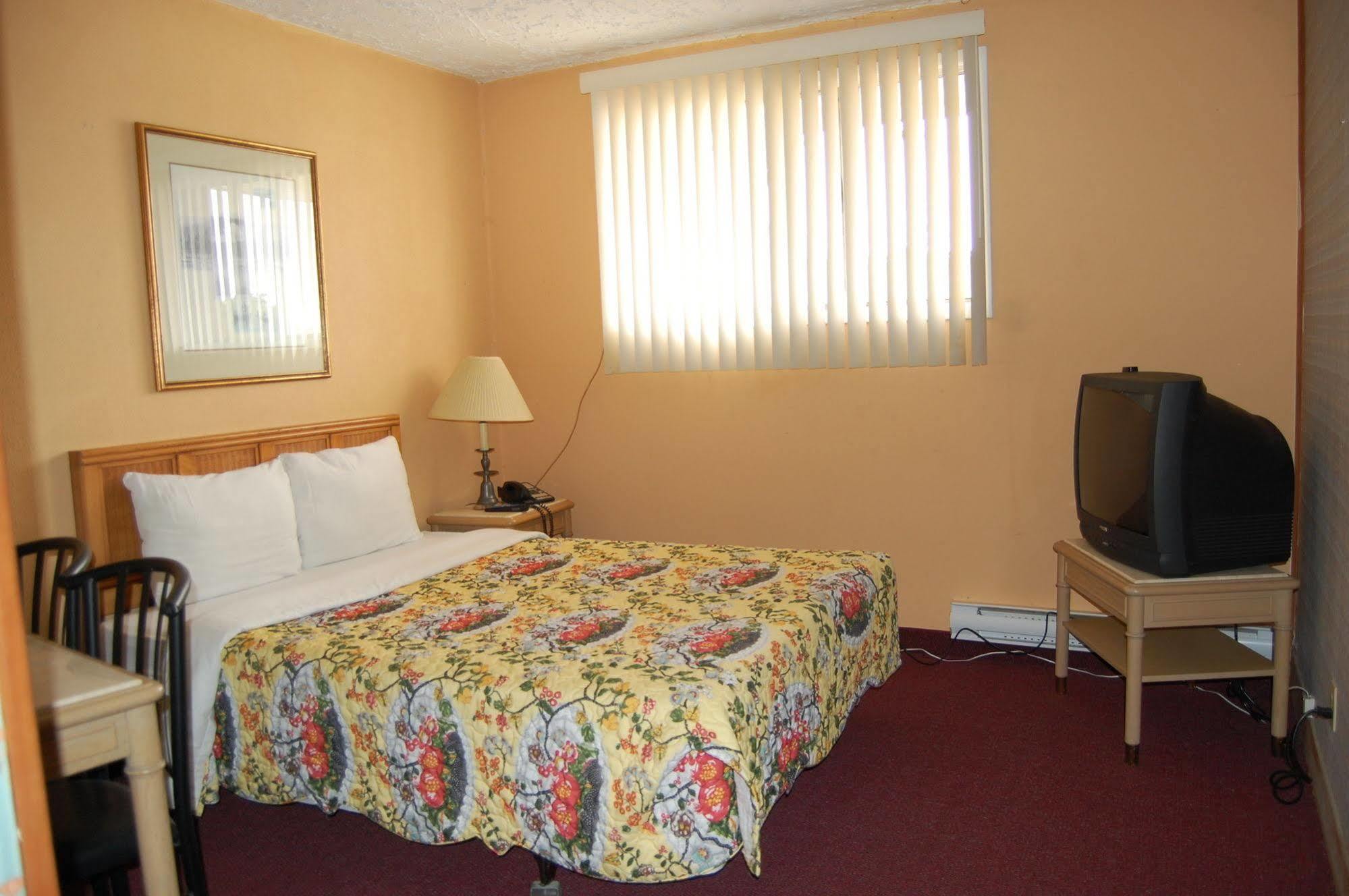 Sand Castle Suites Motel Port Elgin Bagian luar foto