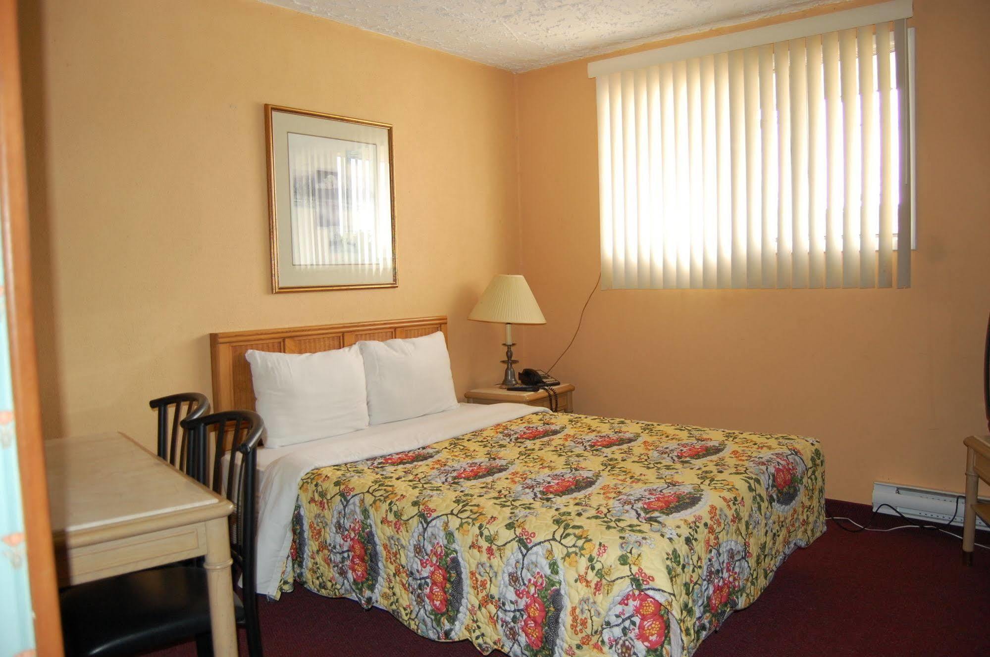 Sand Castle Suites Motel Port Elgin Bagian luar foto